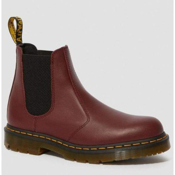 2976 Chelsea Boots Slip Resistant Cherry Red